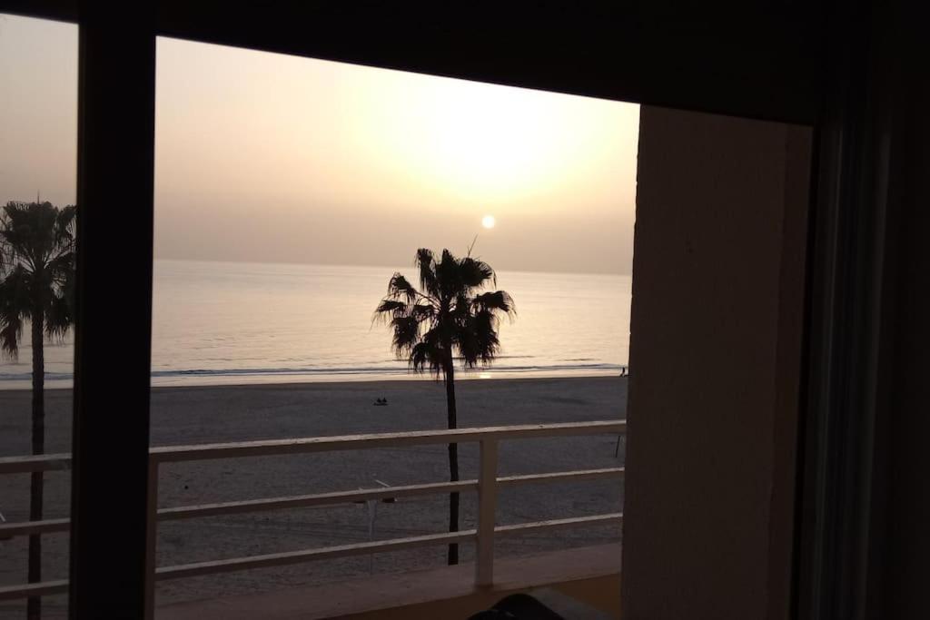Cadiz Paseo Maritimo Playa Victoria Frontal Mar Apartment Exterior photo